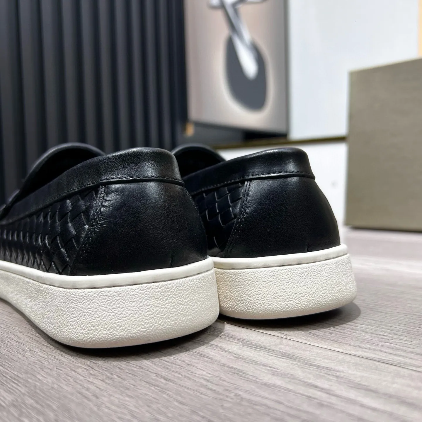 Ex-factory price 500 BV〰️Purely handmade classic men's beanie shoes👉👉driving shoes, slip-on shoes, made of imported cowhide woven from Italy, 💕water-dyed cowhide lining, 🔊original outsole, waterproof platform design, comfortable on the feet. A good choice for traveling and driving, two colors available, code number: 38-44, (45 can be customized)